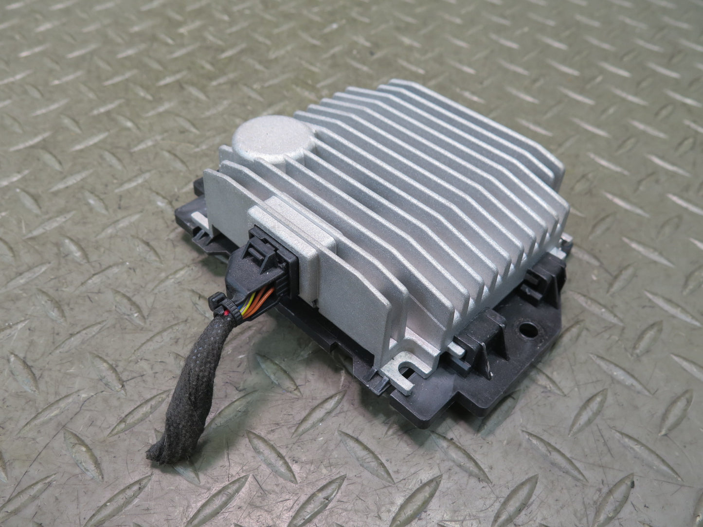 2015-2018 Porsche Cayenne 958 E-hybrid Engine Noise Control Module 5QE035335J