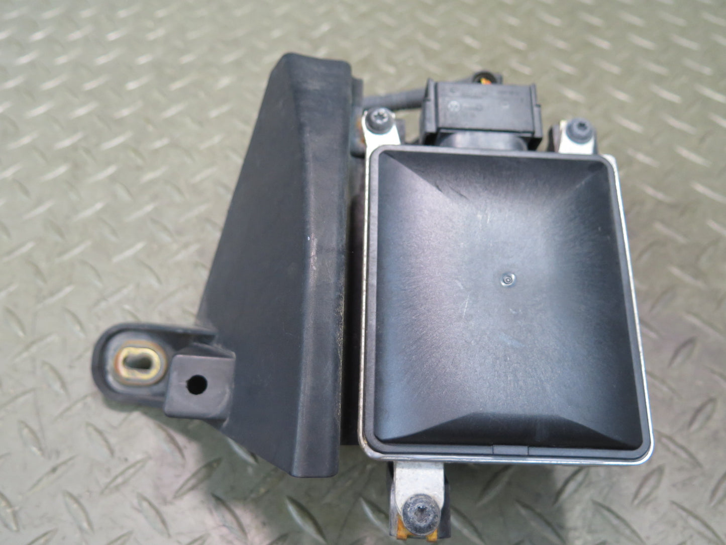 2015-2018 Porsche Cayenne 958 Rear Left Blind Spot Sensor Control Module