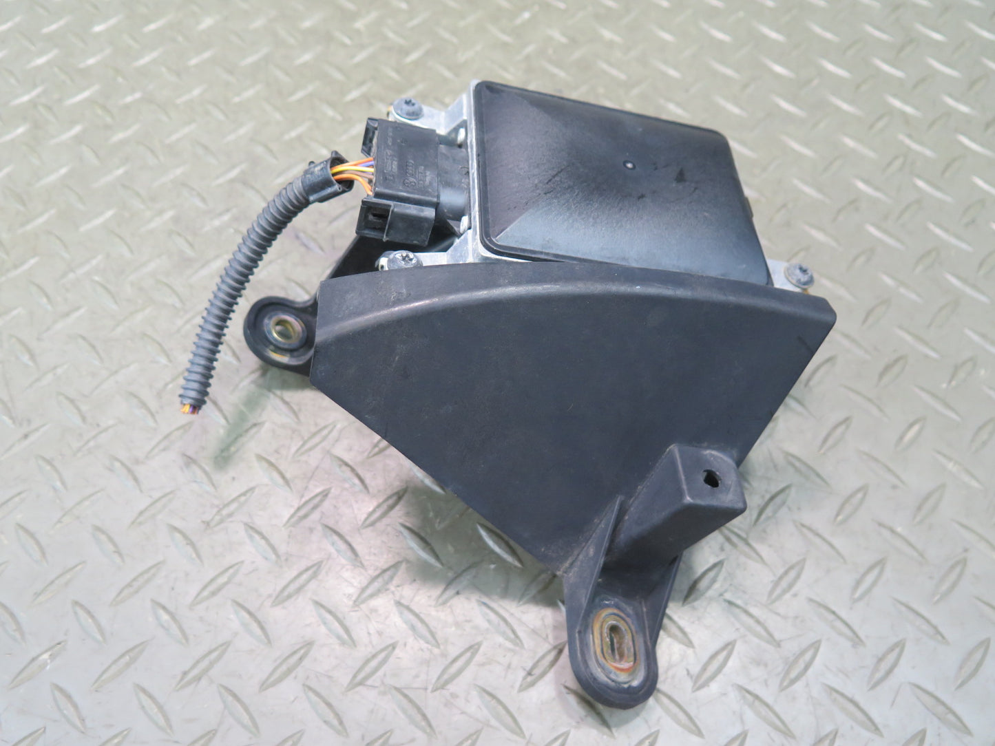 2015-2018 Porsche Cayenne 958 Rear Left Blind Spot Sensor Control Module