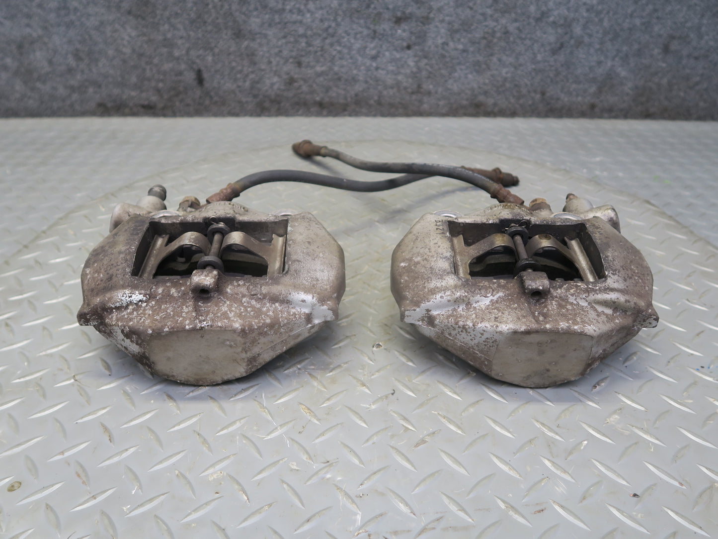 01-06 Lexus UCF30L LS430 Set of 2 Rear Left & Right Sumitomo Brake Caliper OEM