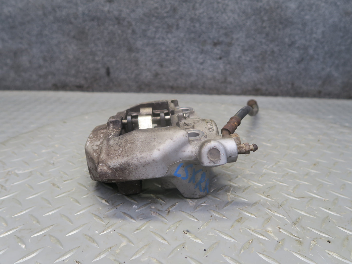 01-06 Lexus UCF30L LS430 Set of 2 Rear Left & Right Sumitomo Brake Caliper OEM