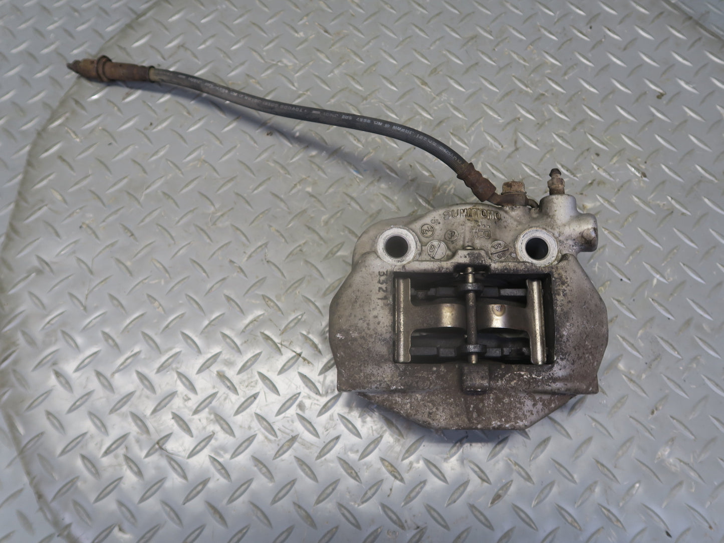 01-06 Lexus UCF30L LS430 Set of 2 Rear Left & Right Sumitomo Brake Caliper OEM