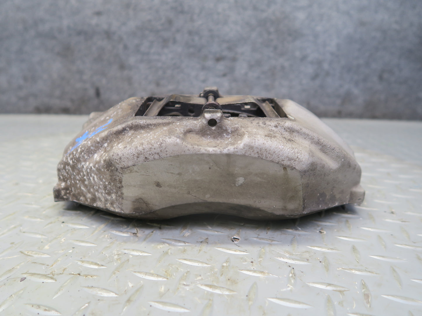 01-06 Lexus UCF30L LS430 Set of 2 Front Left & Right Sumitomo Brake Caliper OEM