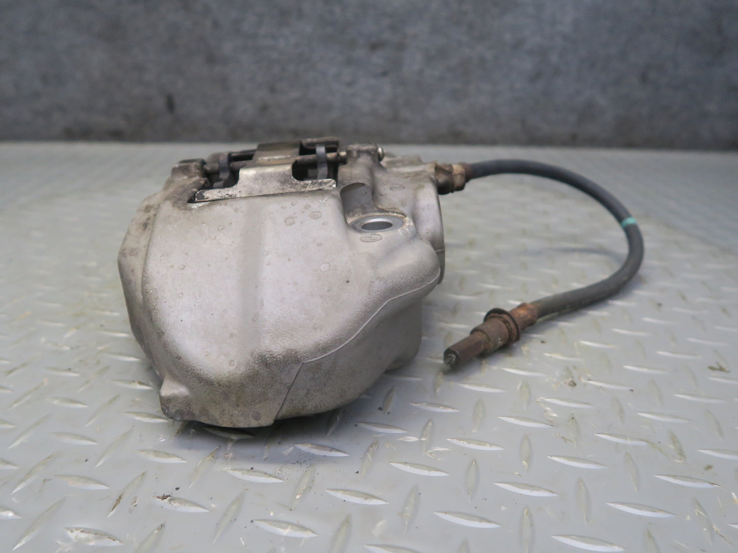 01-06 Lexus UCF30L LS430 Set of 2 Front Left & Right Sumitomo Brake Caliper OEM