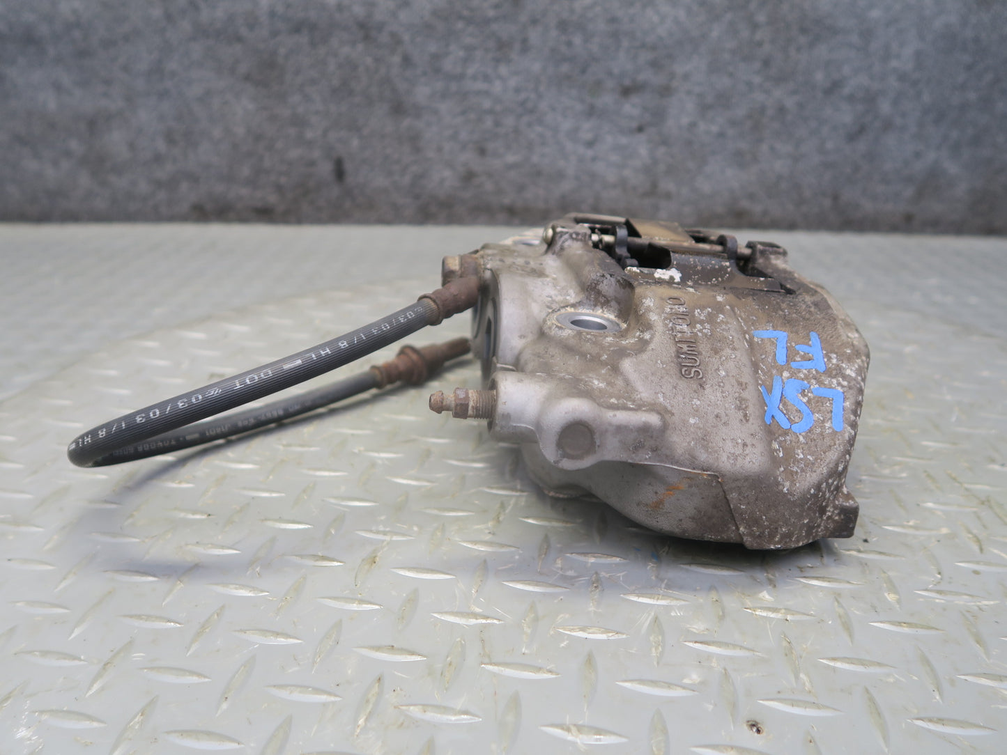 01-06 Lexus UCF30L LS430 Set of 2 Front Left & Right Sumitomo Brake Caliper OEM