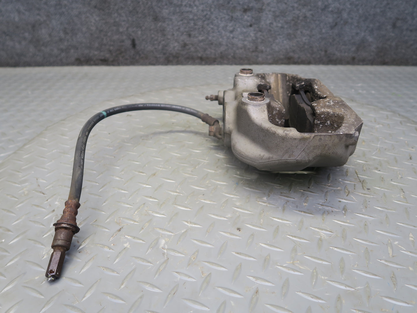 01-06 Lexus UCF30L LS430 Set of 2 Front Left & Right Sumitomo Brake Caliper OEM