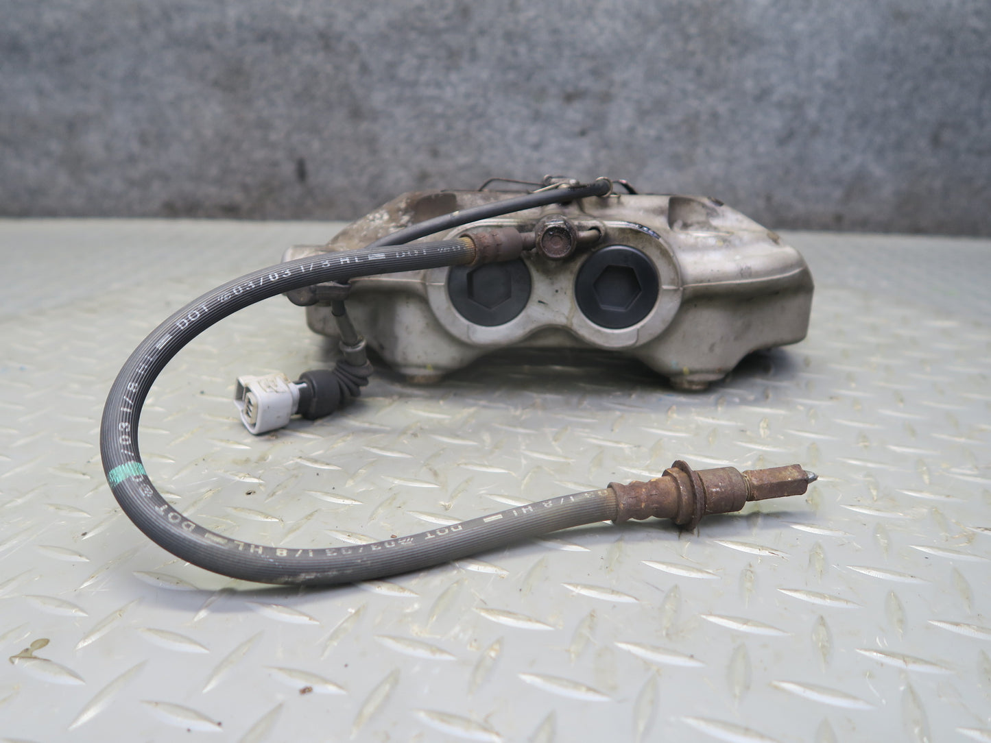 01-06 Lexus UCF30L LS430 Set of 2 Front Left & Right Sumitomo Brake Caliper OEM