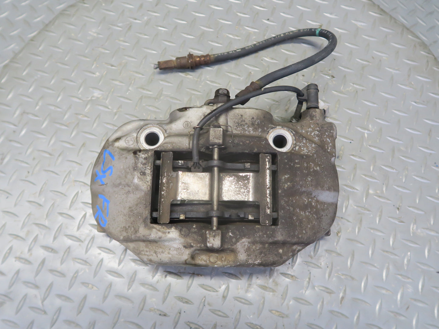 01-06 Lexus UCF30L LS430 Set of 2 Front Left & Right Sumitomo Brake Caliper OEM