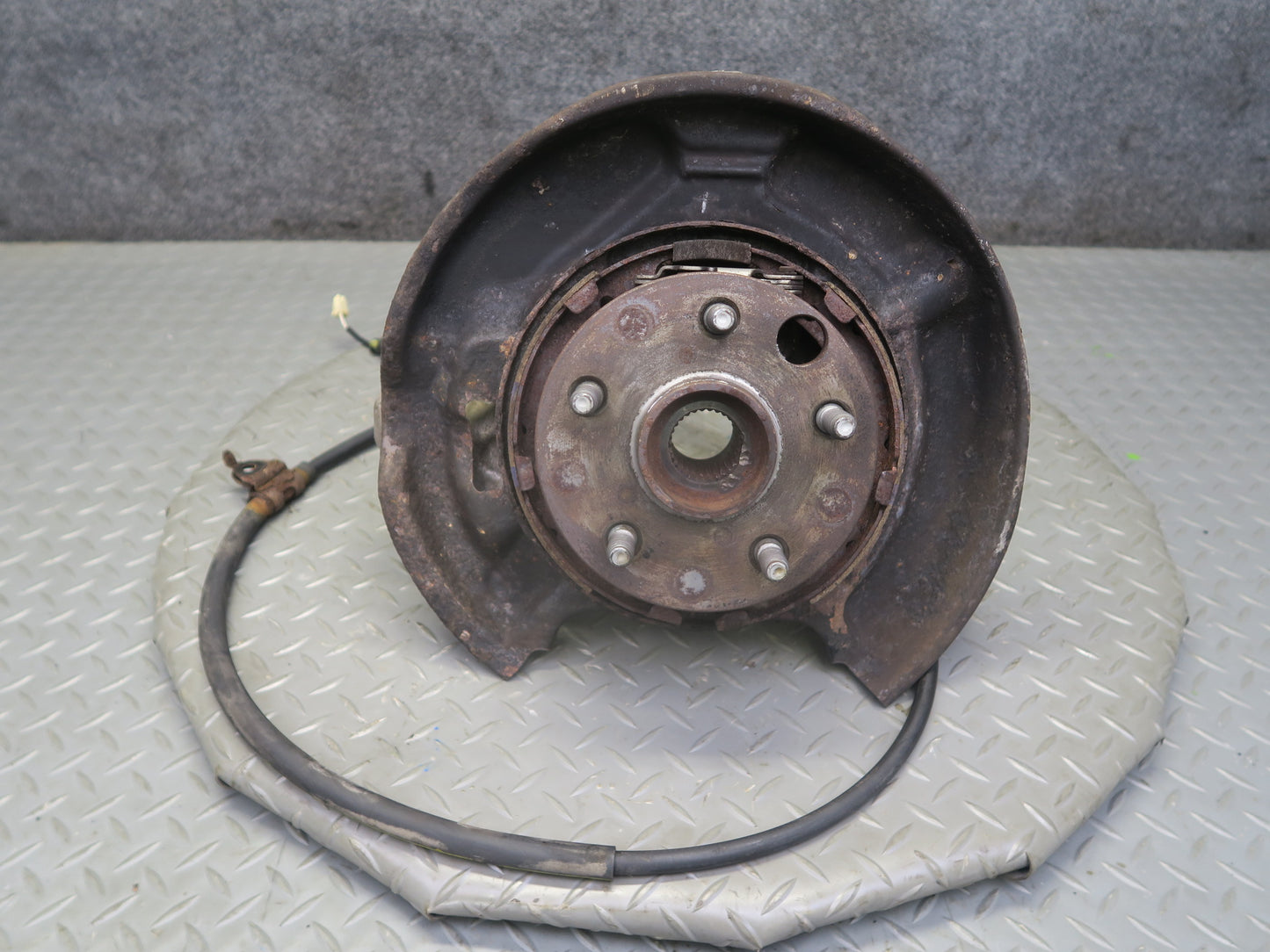 01-06 Lexus LS430 UCF30L RWD Rear Left Spindle Knuckle Wheel Hub Bearing OEM