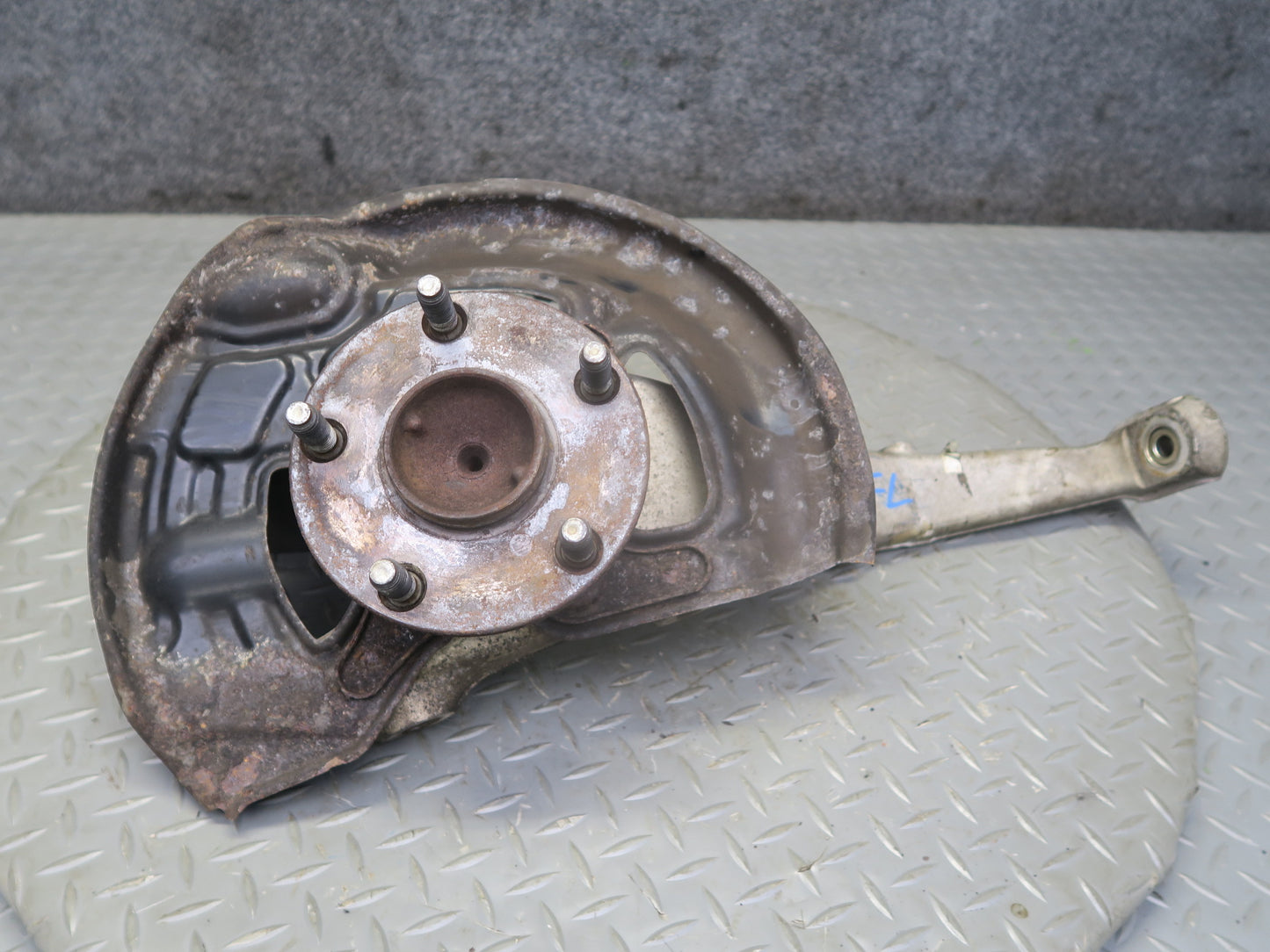 01-06 Lexus LS430 UCF30L RWD Front Left Spindle Knuckle Wheel Hub Bearing OEM