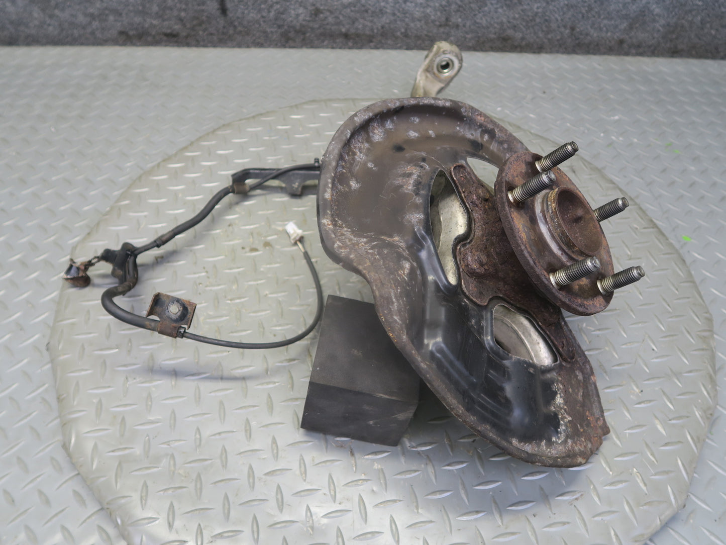 01-06 Lexus LS430 UCF30L RWD Front Left Spindle Knuckle Wheel Hub Bearing OEM