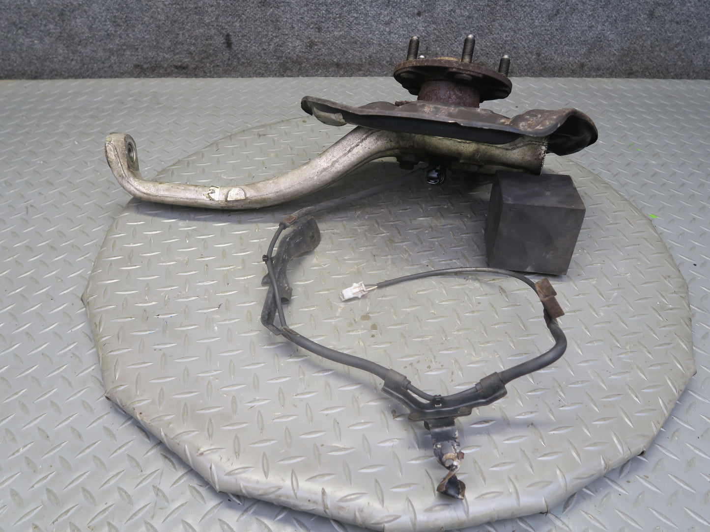 01-06 Lexus LS430 UCF30L RWD Front Left Spindle Knuckle Wheel Hub Bearing OEM