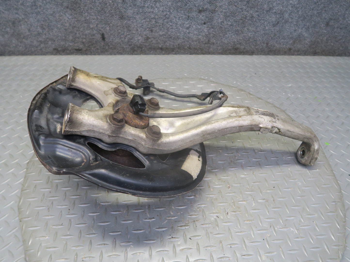 01-06 Lexus LS430 UCF30L RWD Front Left Spindle Knuckle Wheel Hub Bearing OEM