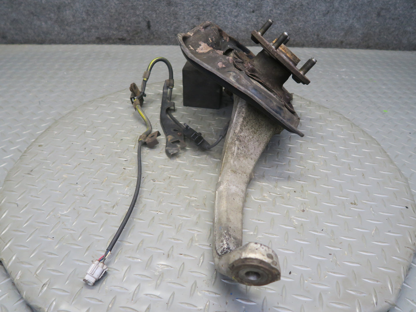 01-06 Lexus LS430 UCF30L RWD Front Right Spindle Knuckle Wheel Hub Bearing OEM