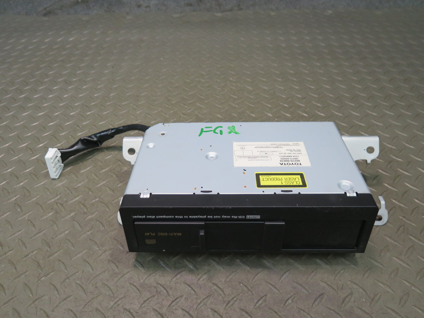2003-2006 Lexus UZJ120L GX470 CD Changer Player w Magazine 86270-60070