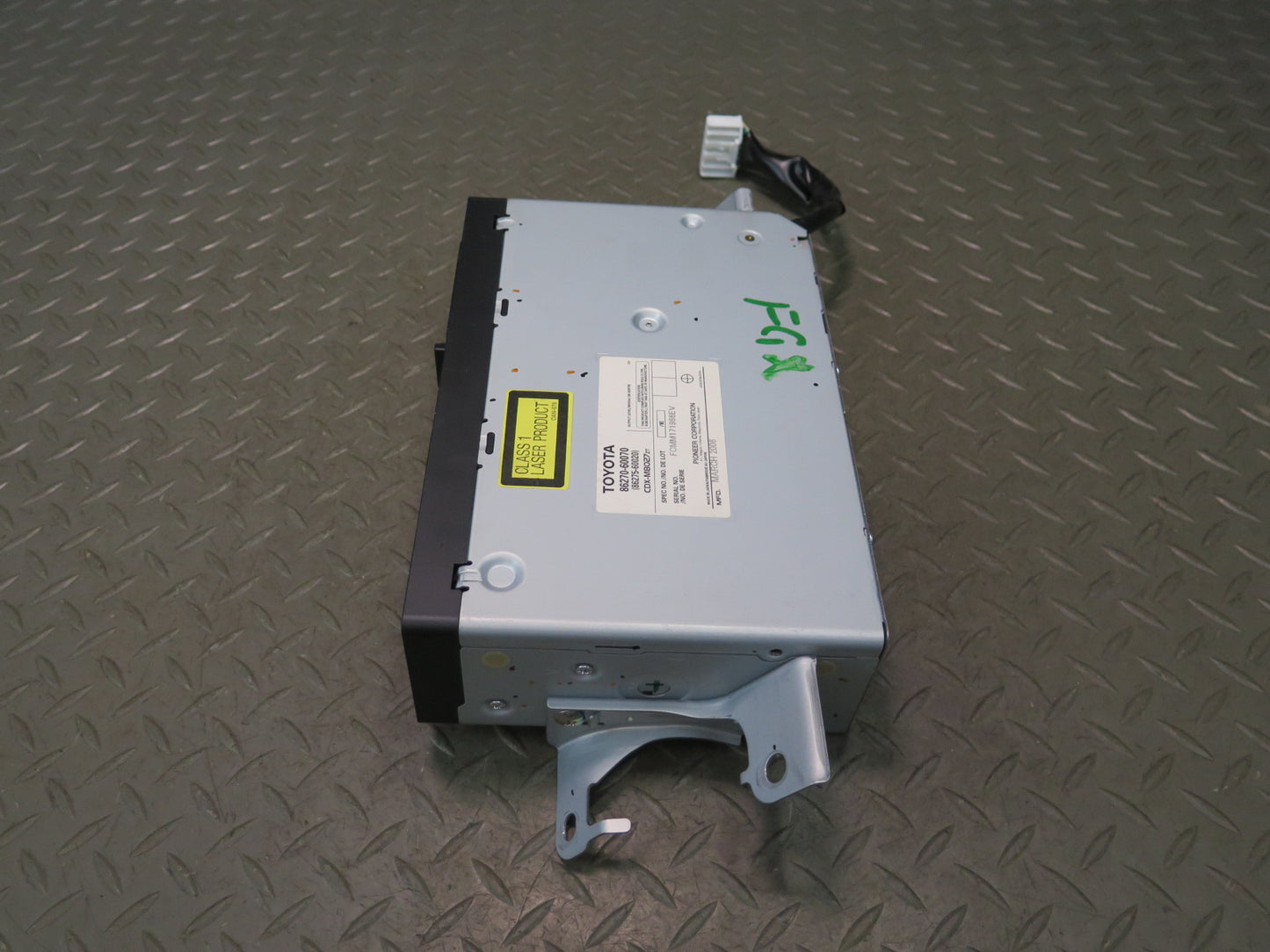 2003-2006 Lexus UZJ120L GX470 CD Changer Player w Magazine 86270-60070