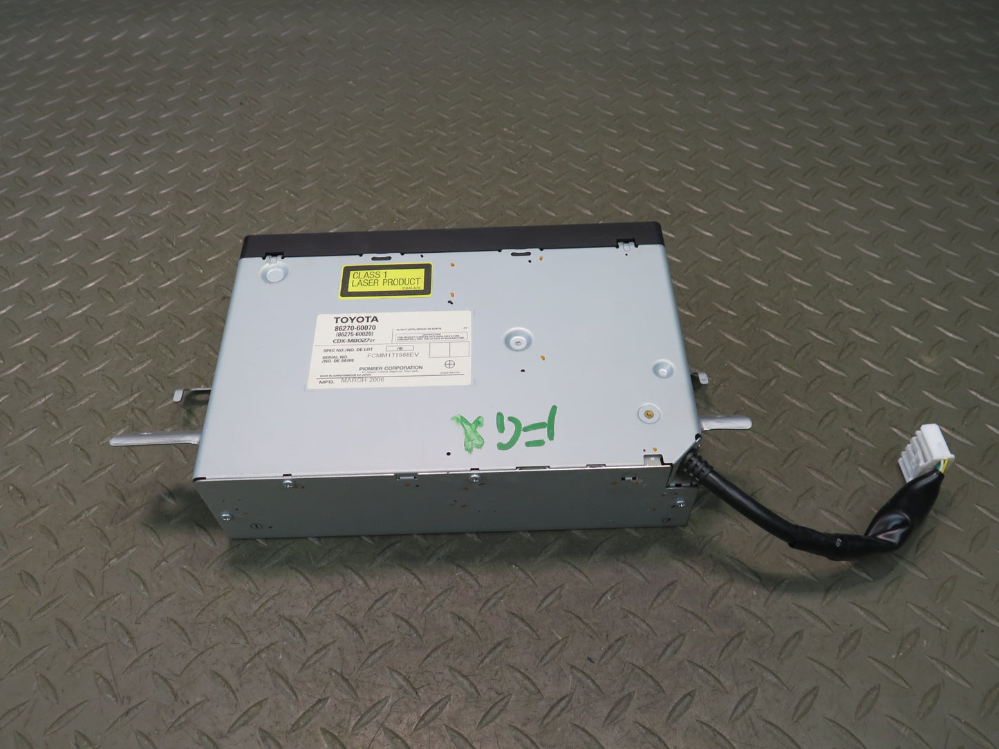 2003-2006 Lexus UZJ120L GX470 CD Changer Player w Magazine 86270-60070