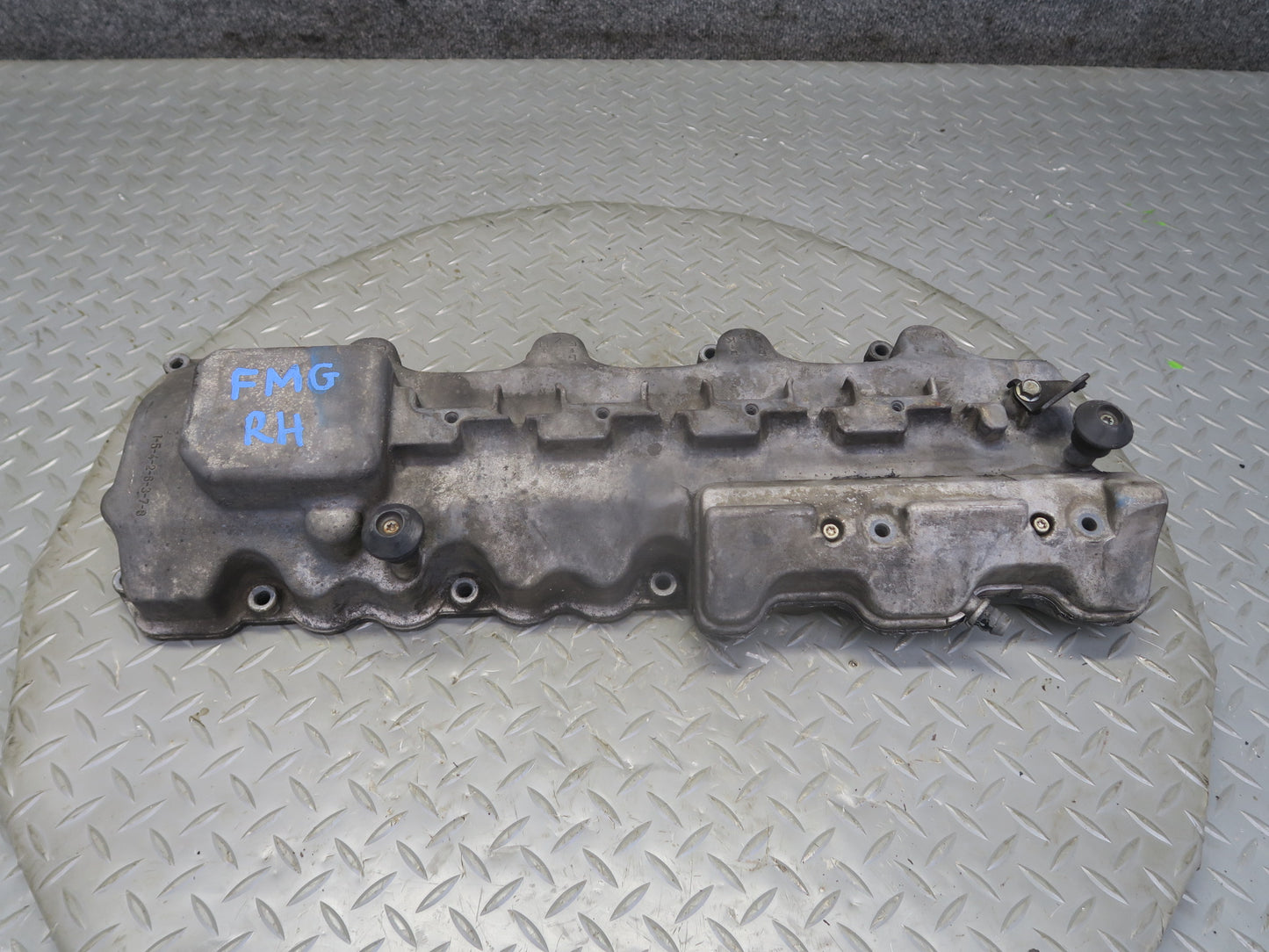 02-05 Mercedes W463 G500 M113 Engine Right Cylinder Head Valve Cover 1130160595