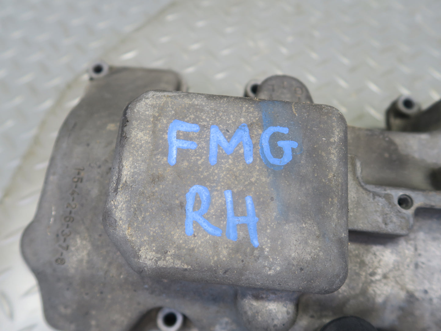 02-05 Mercedes W463 G500 M113 Engine Right Cylinder Head Valve Cover 1130160595