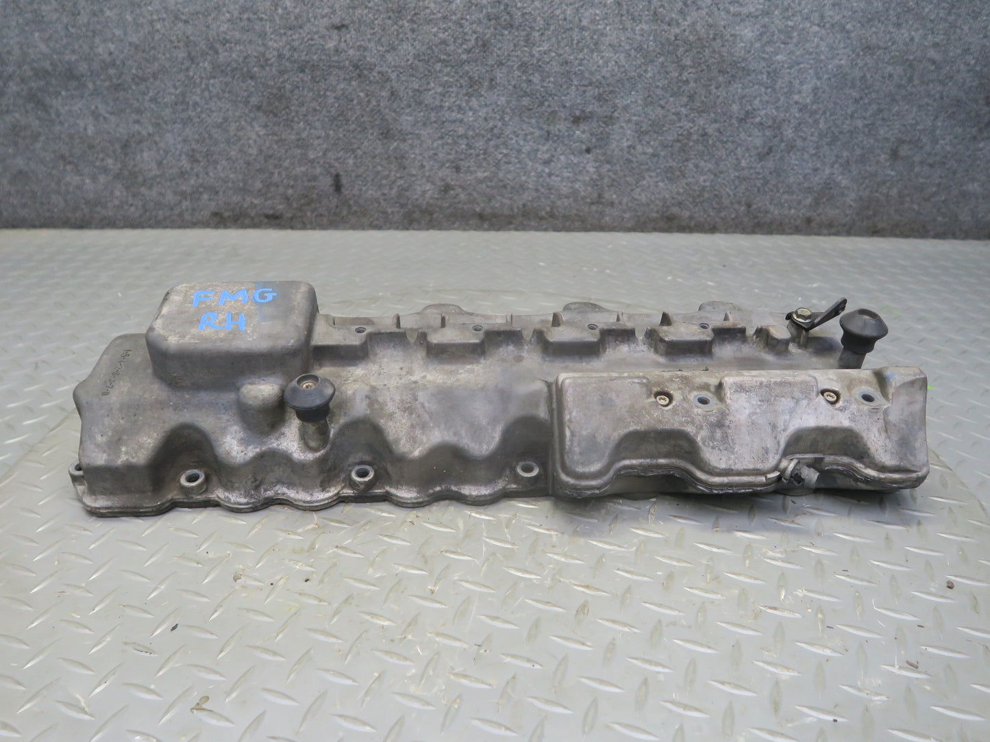 02-05 Mercedes W463 G500 M113 Engine Right Cylinder Head Valve Cover 1130160595