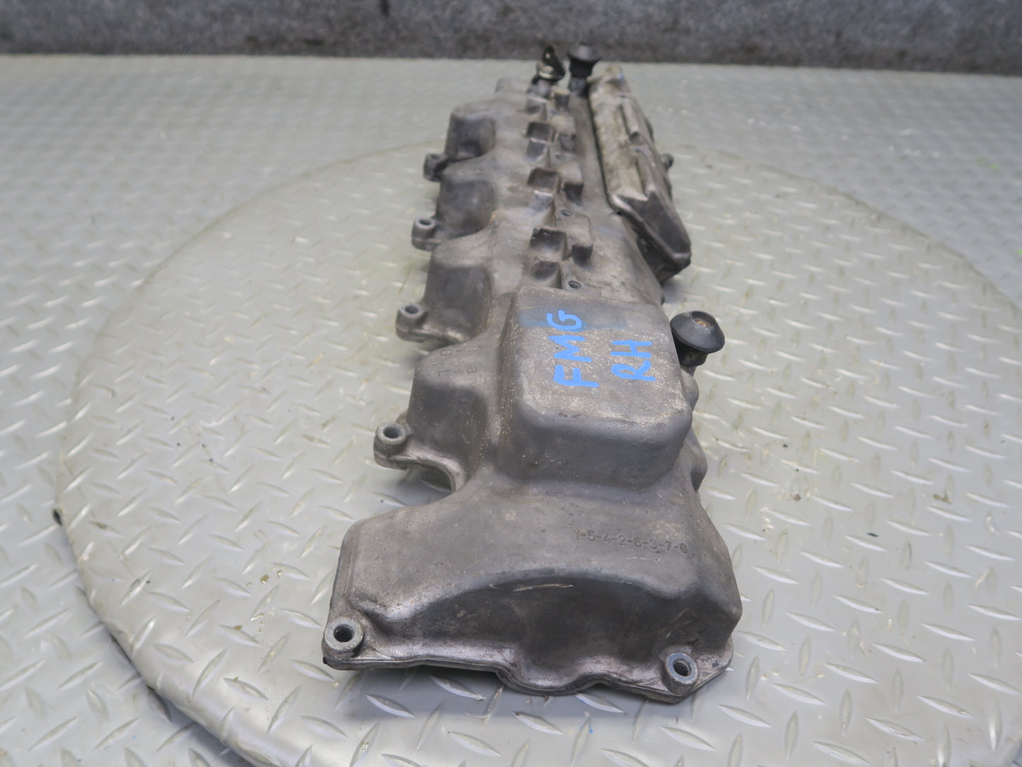 02-05 Mercedes W463 G500 M113 Engine Right Cylinder Head Valve Cover 1130160595