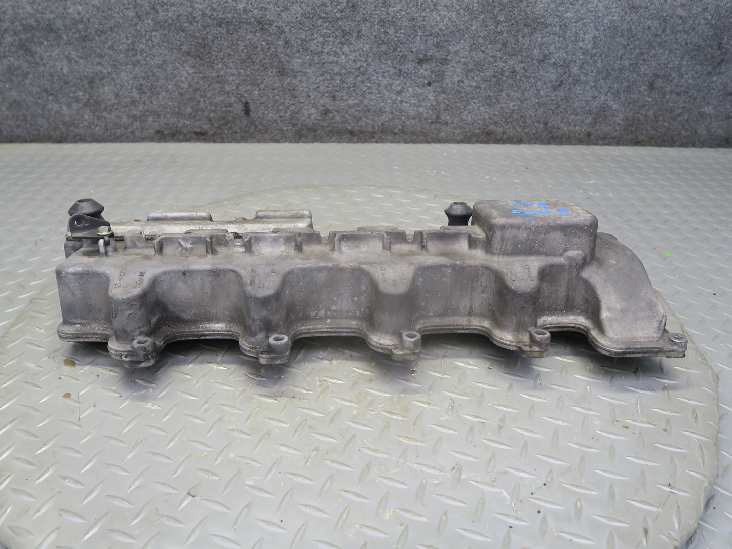 02-05 Mercedes W463 G500 M113 Engine Right Cylinder Head Valve Cover 1130160595