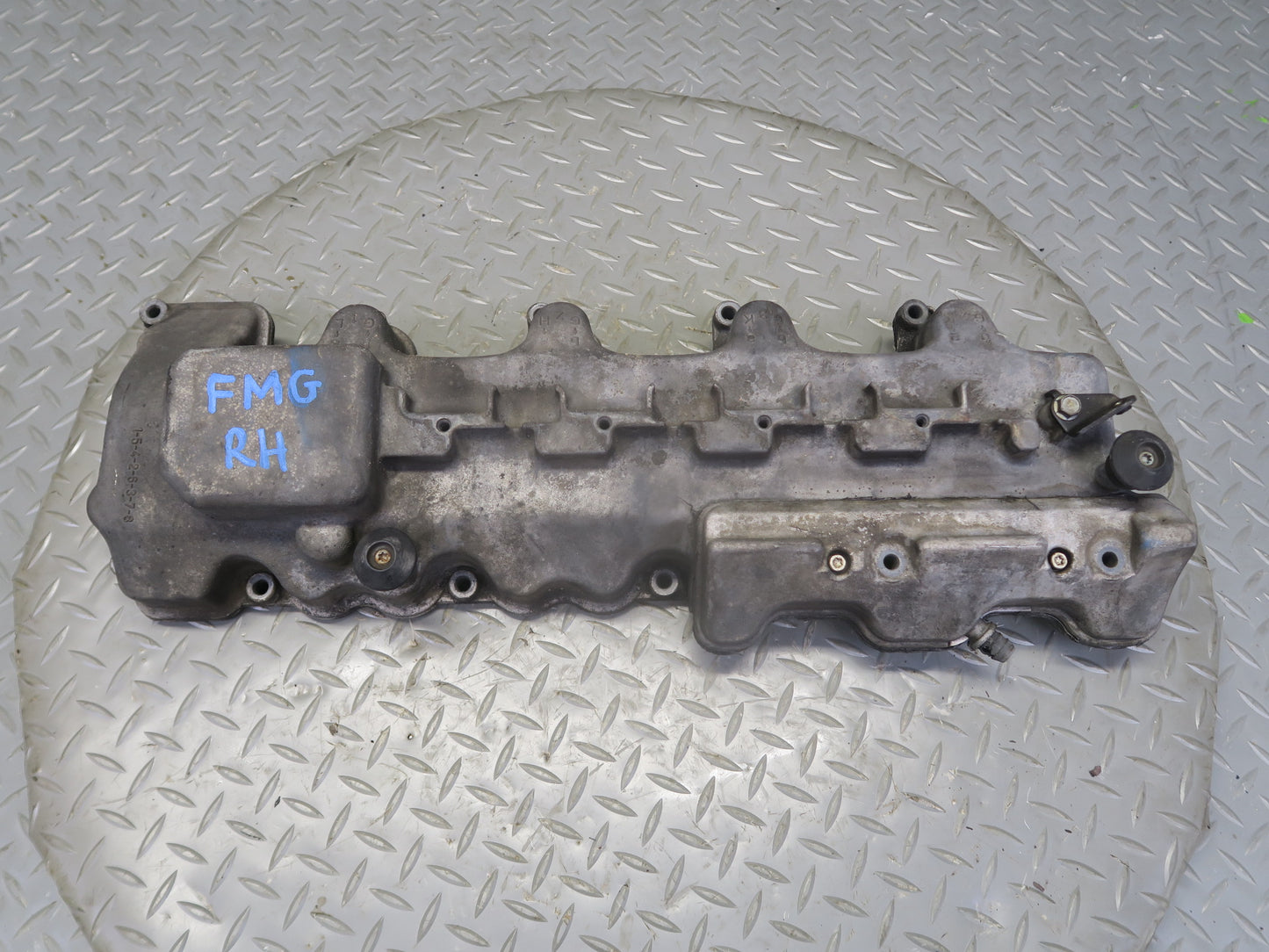 02-05 Mercedes W463 G500 M113 Engine Right Cylinder Head Valve Cover 1130160595