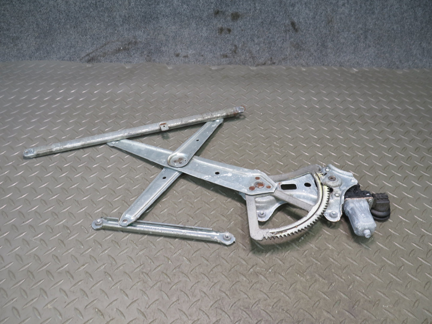 2003-2009 Lexus UZJ120L GX470 Front Left Door Window Regulator w Motor