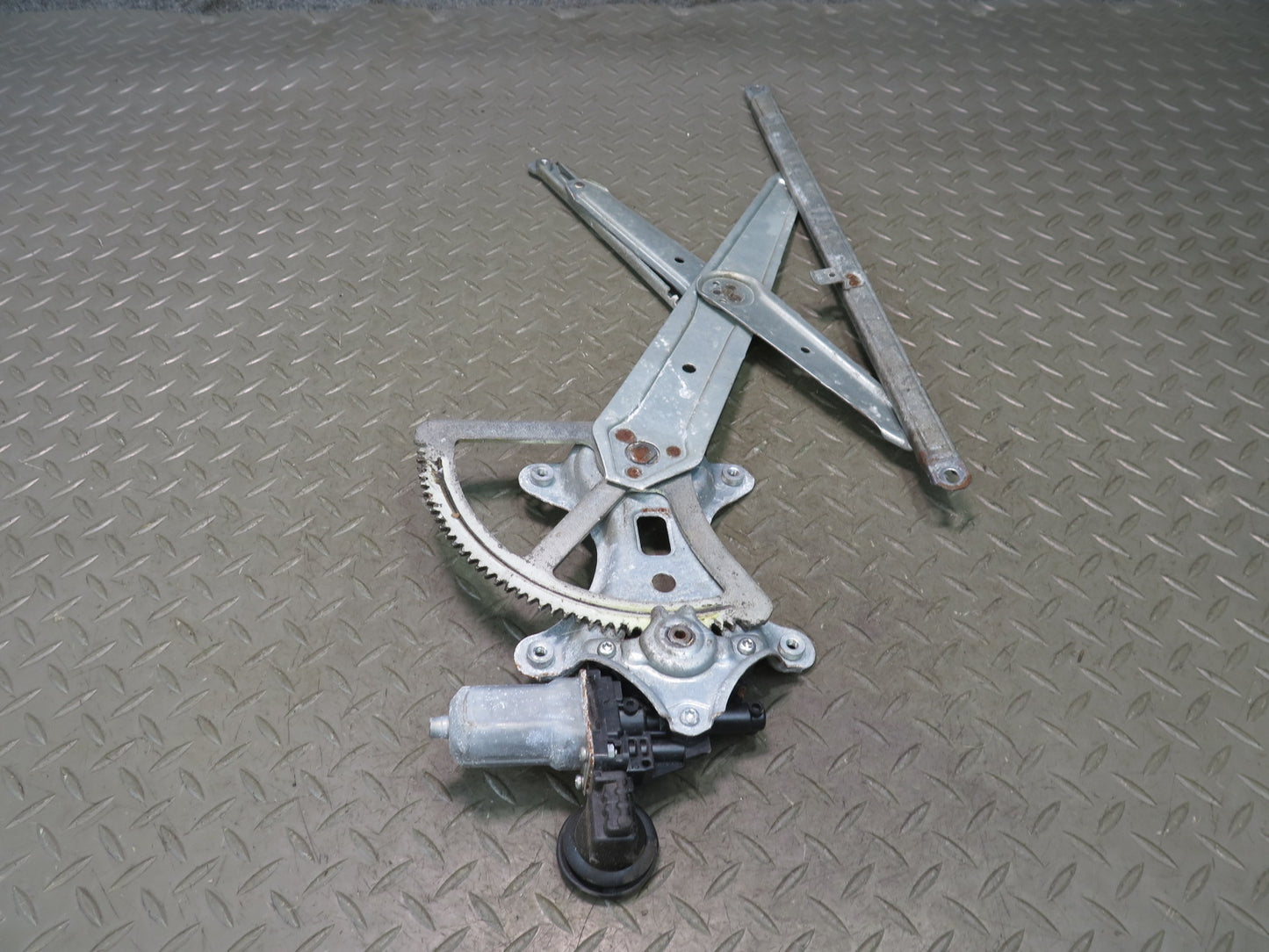 2003-2009 Lexus UZJ120L GX470 Front Left Door Window Regulator w Motor