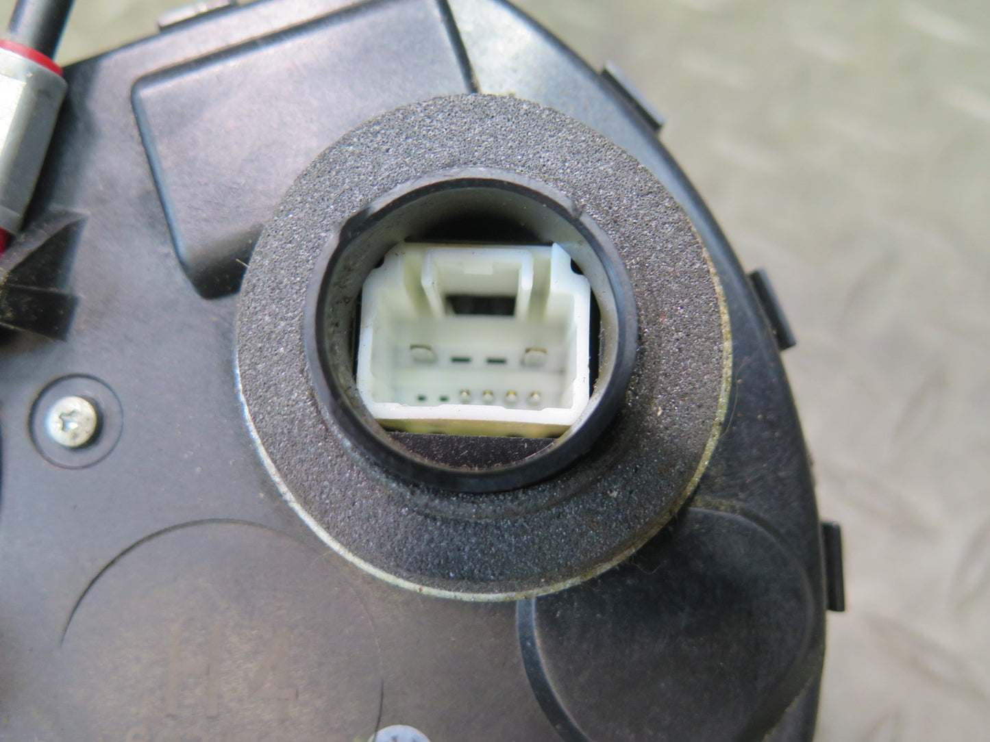 2003-2009 Lexus UZJ120L GX470 Front Right Door Lock Latch Actuator