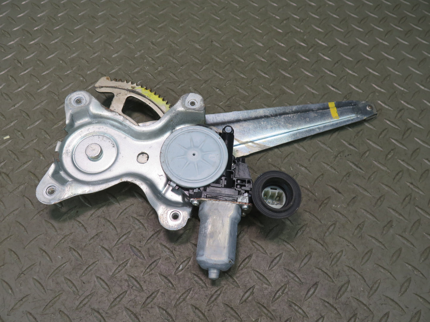 2003-2009 Lexus UZJ120L GX470 Rear Left Door Window Regulator w Motor