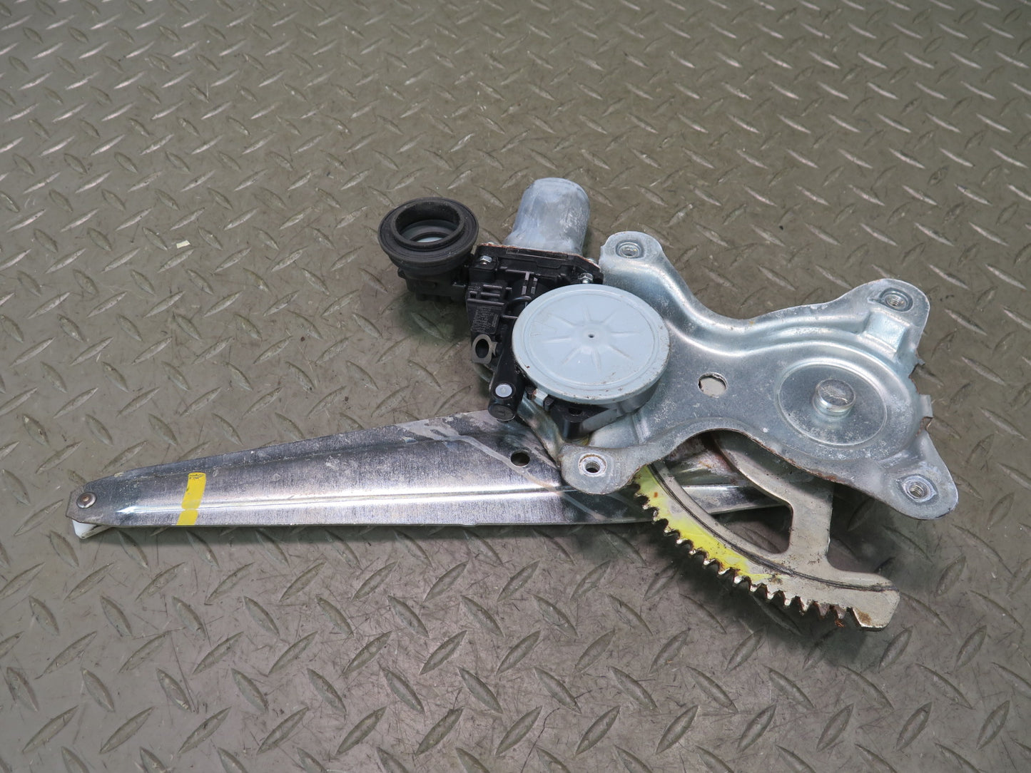2003-2009 Lexus UZJ120L GX470 Rear Left Door Window Regulator w Motor