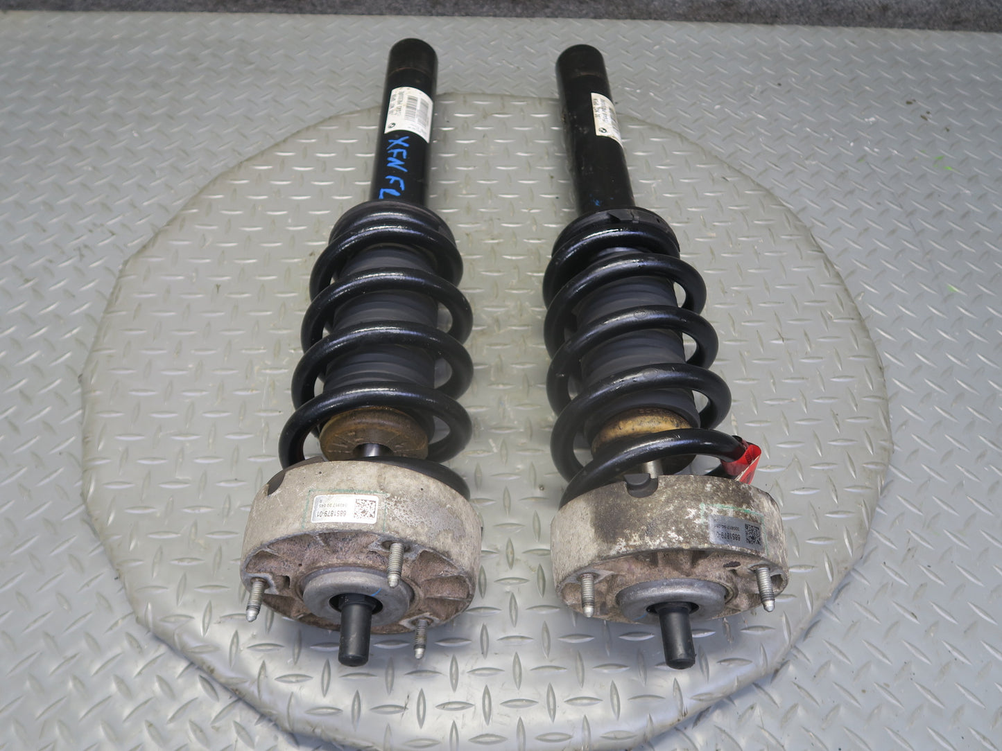 2014-2018 BMW F15 F16 X5 X6 AWD Front Left & Right Strut Shock Absorber Set of 2