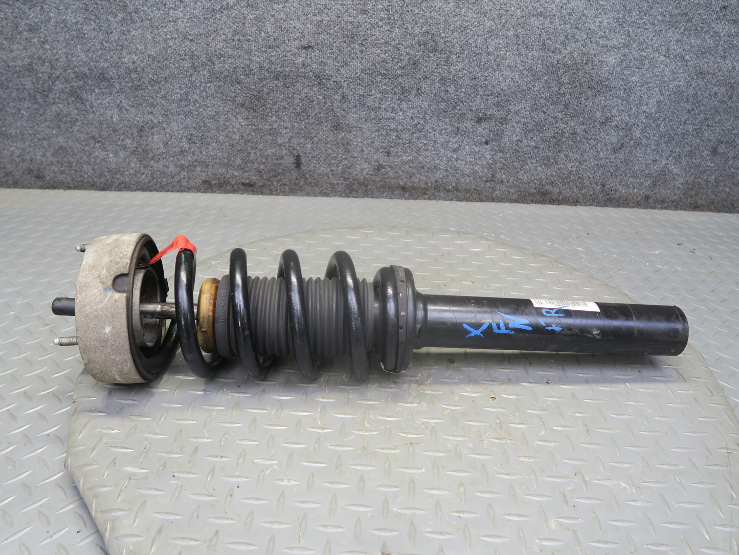 2014-2018 BMW F15 F16 X5 X6 AWD Front Left & Right Strut Shock Absorber Set of 2