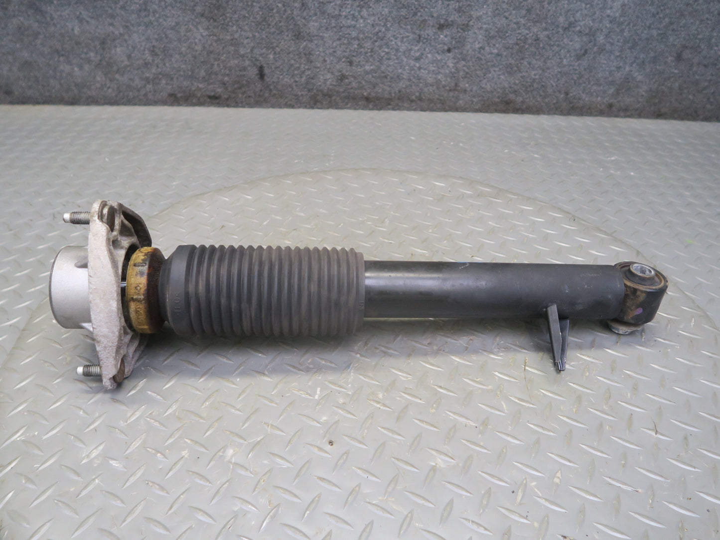 2014-2018 BMW F15 F16 X5 X6 AWD Rear Left & Right Strut Shock Absorber Set of 2