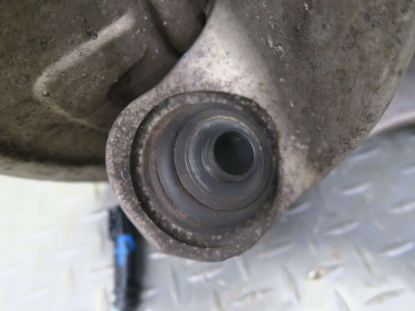 2008-2014 BMW E71 E72 X6 X6M AWD Rear Right Spindle Knuckle Wheel Hub Bearing