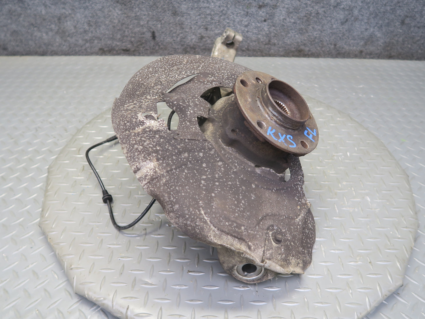 2008-2014 BMW E70 E71 X6M AWD Front Left Spindle Knuckle Wheel Hub Bearing