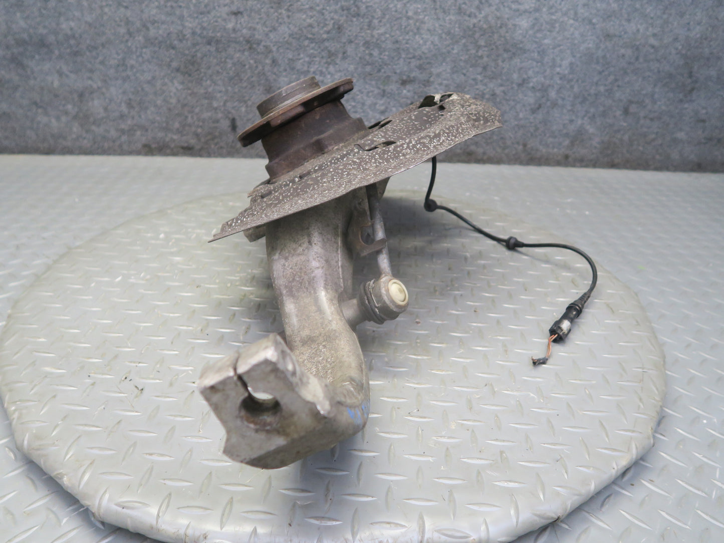 2008-2014 BMW E70 E71 X6M AWD Front Left Spindle Knuckle Wheel Hub Bearing