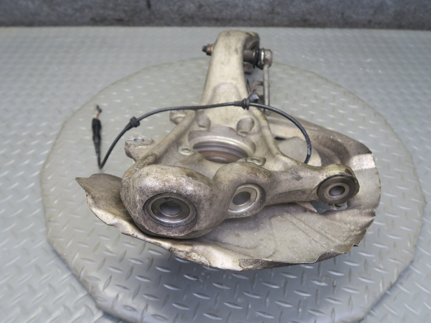 2008-2014 BMW E70 E71 X6M AWD Front Left Spindle Knuckle Wheel Hub Bearing