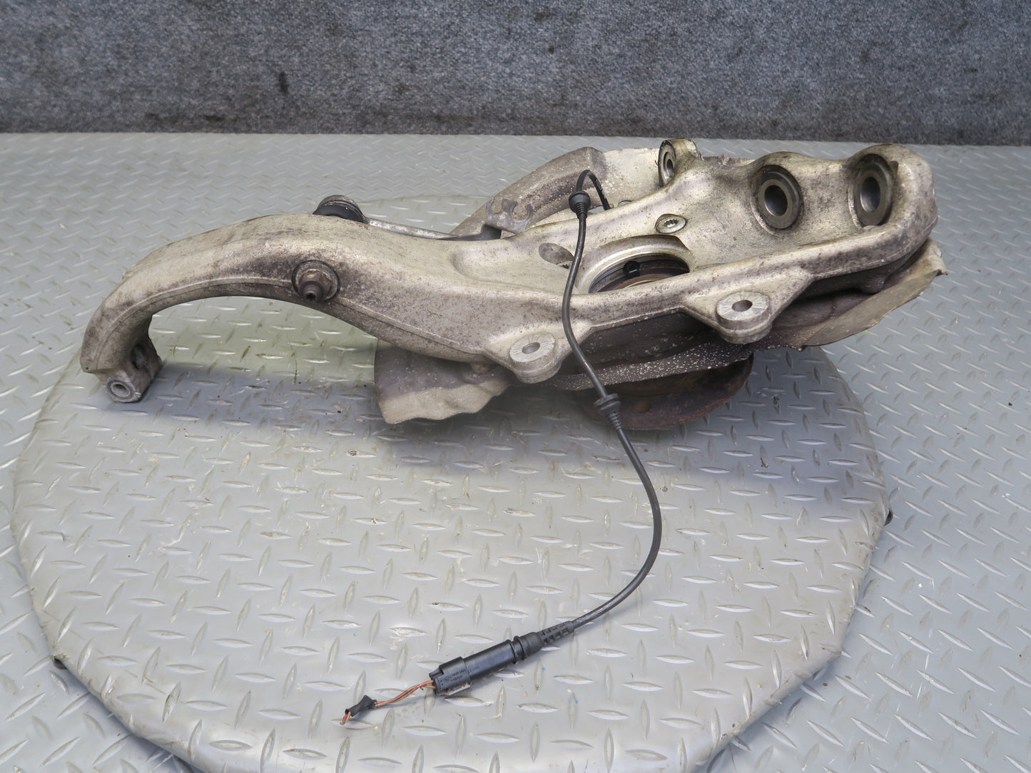 2008-2014 BMW E70 E71 X6M AWD Front Left Spindle Knuckle Wheel Hub Bearing