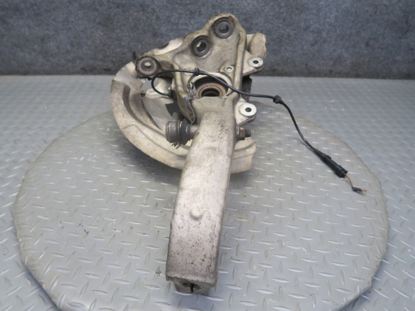 2008-2014 BMW E70 E71 X6M AWD Front Left Spindle Knuckle Wheel Hub Bearing