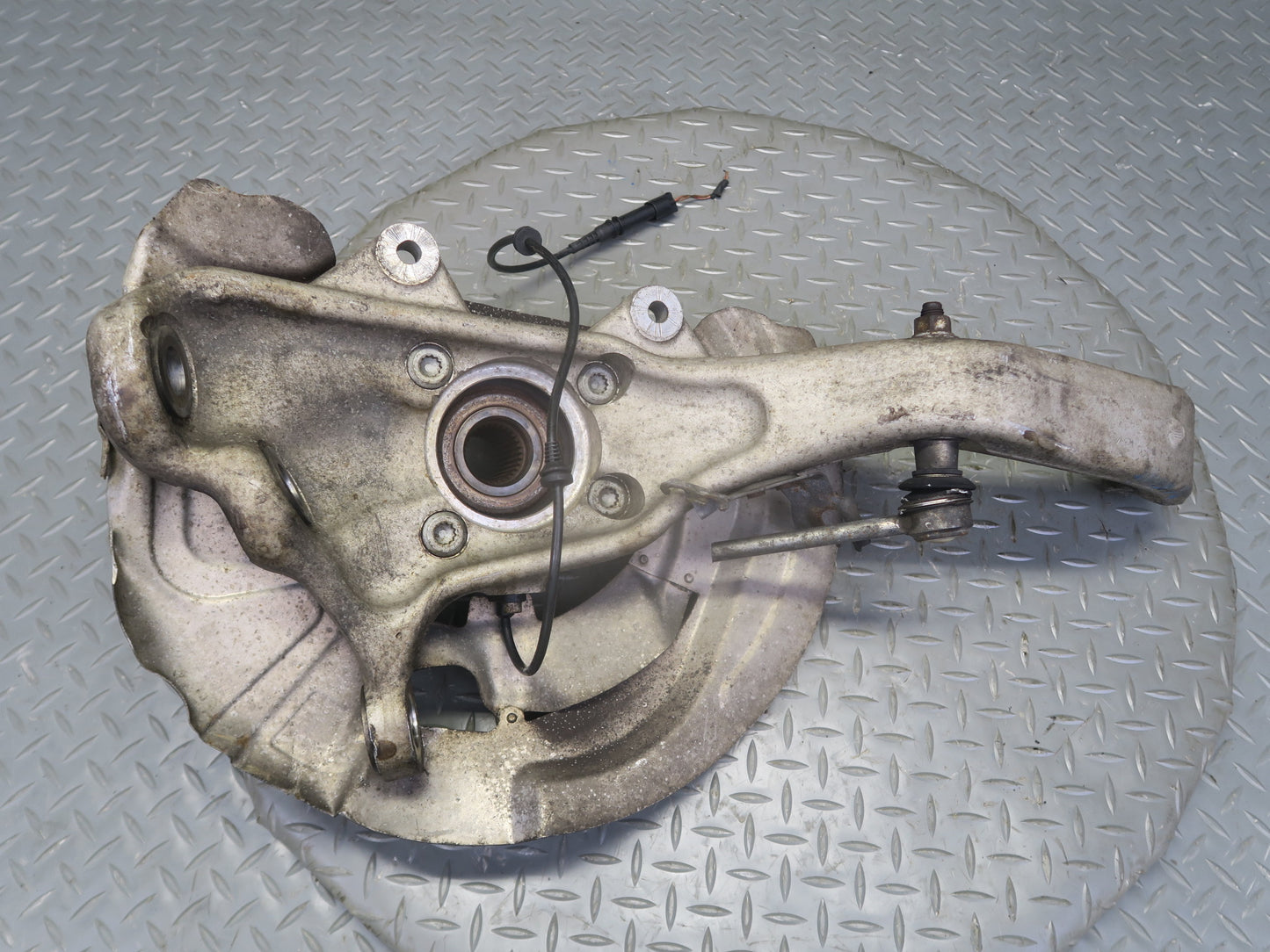 2008-2014 BMW E70 E71 X6M AWD Front Left Spindle Knuckle Wheel Hub Bearing