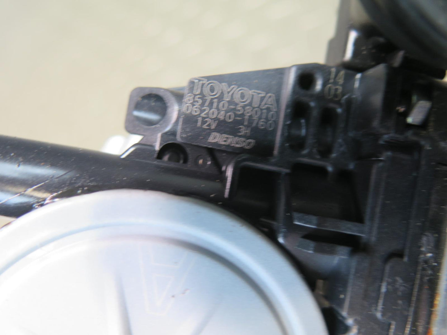 2003-2009 Lexus UZJ120L GX470 Front Right Door Window Regulator w Motor