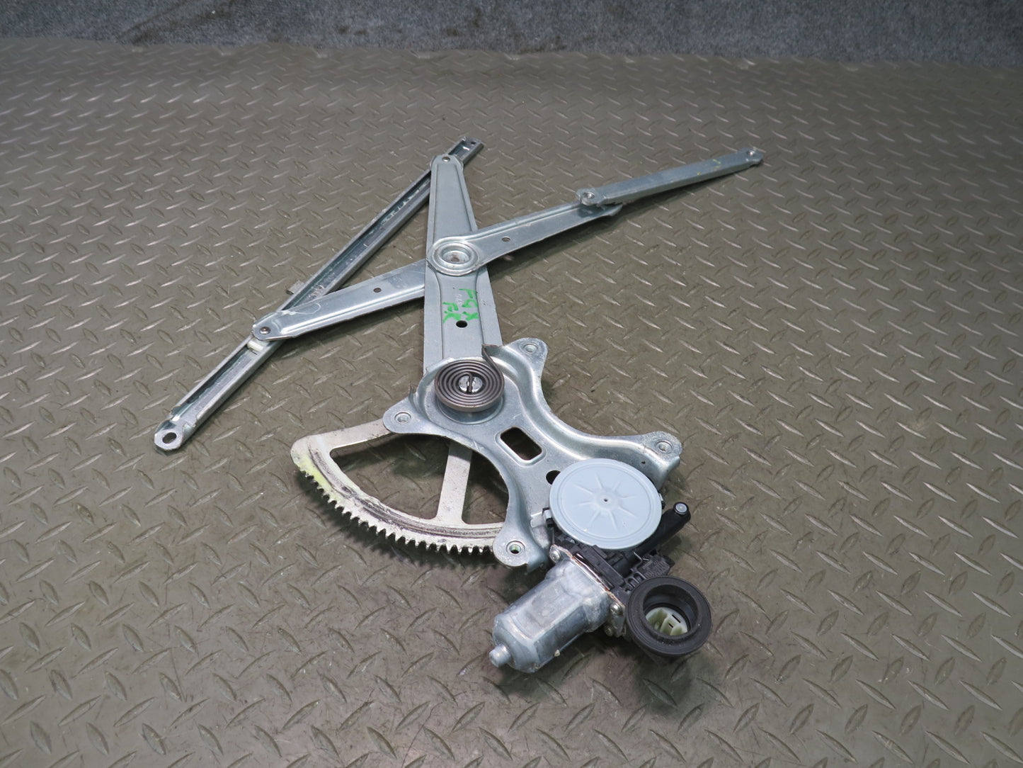 2003-2009 Lexus UZJ120L GX470 Front Right Door Window Regulator w Motor