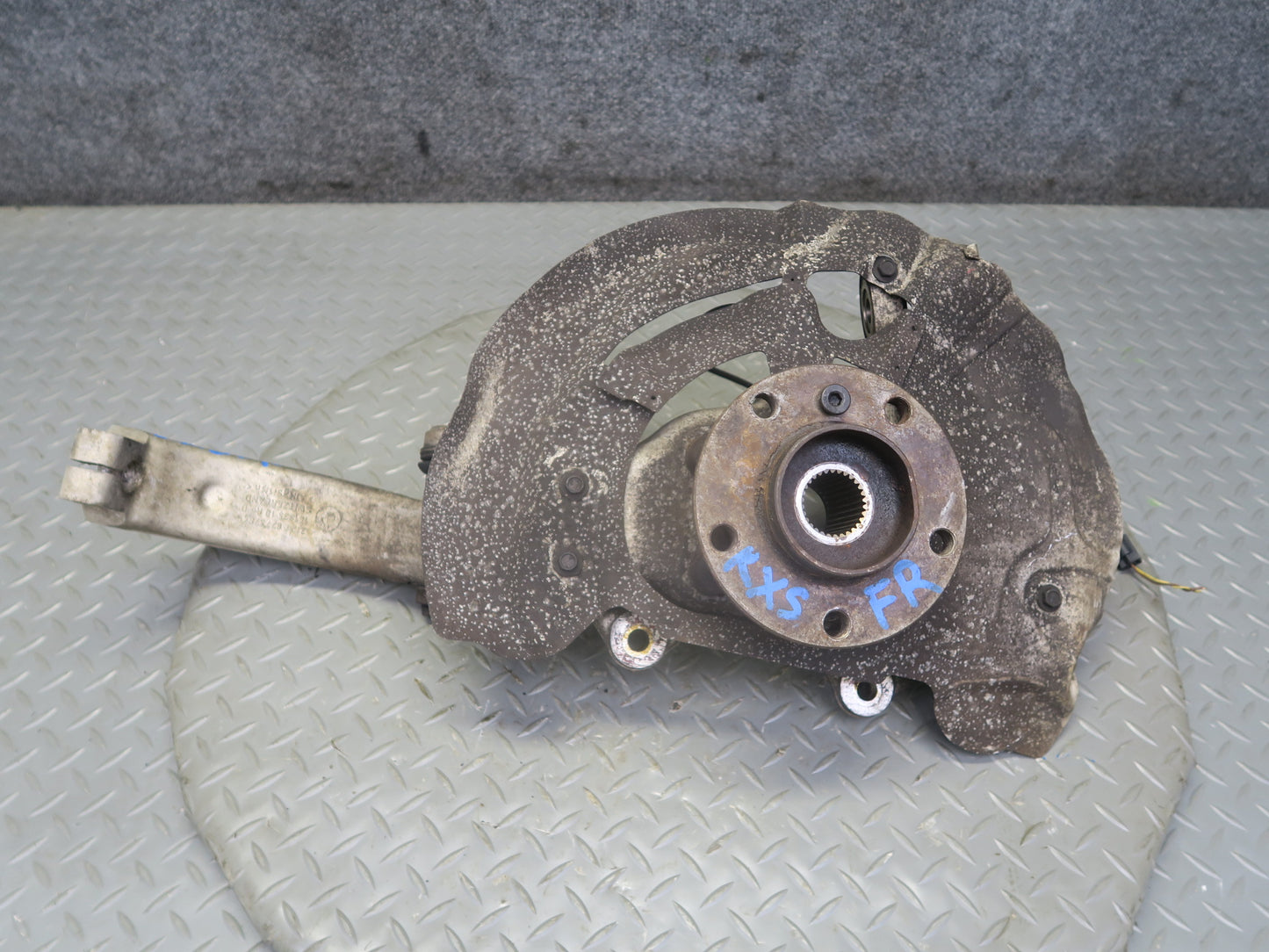 2008-2014 BMW E70 E71 X6M AWD Front Right Spindle Knuckle Wheel Hub Bearing