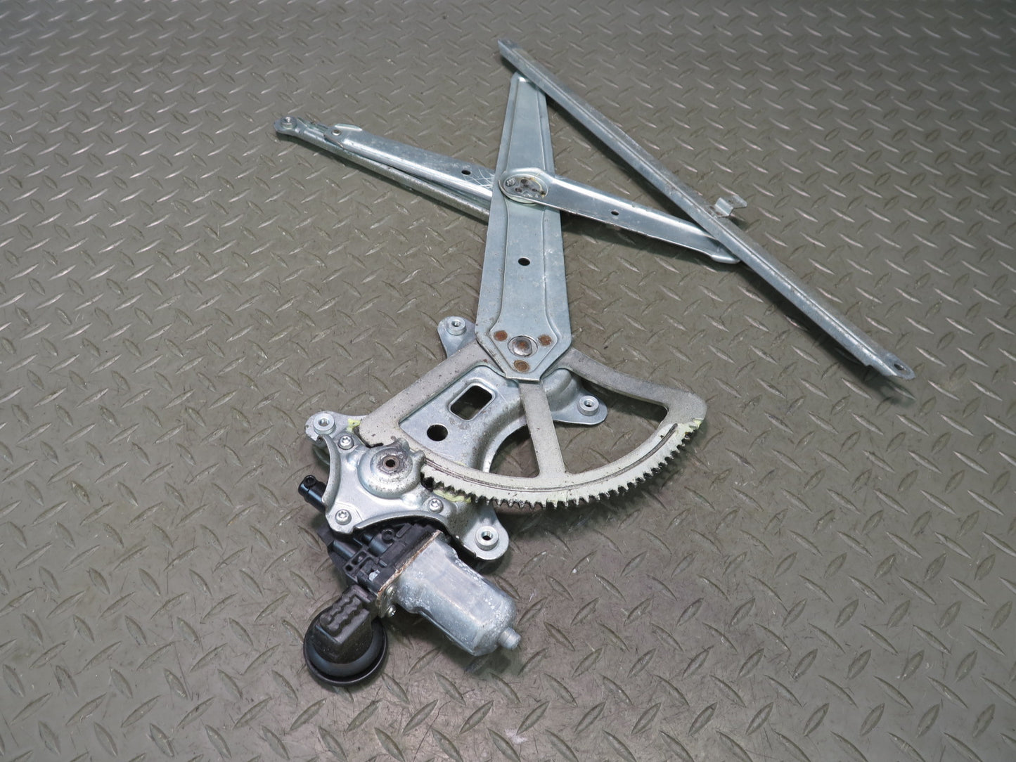 2003-2009 Lexus UZJ120L GX470 Front Right Door Window Regulator w Motor