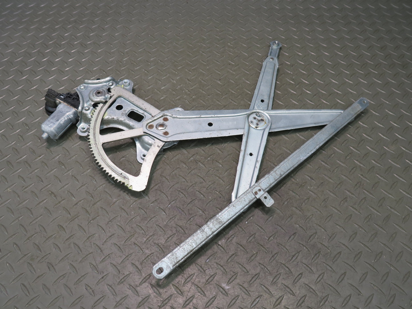 2003-2009 Lexus UZJ120L GX470 Front Right Door Window Regulator w Motor