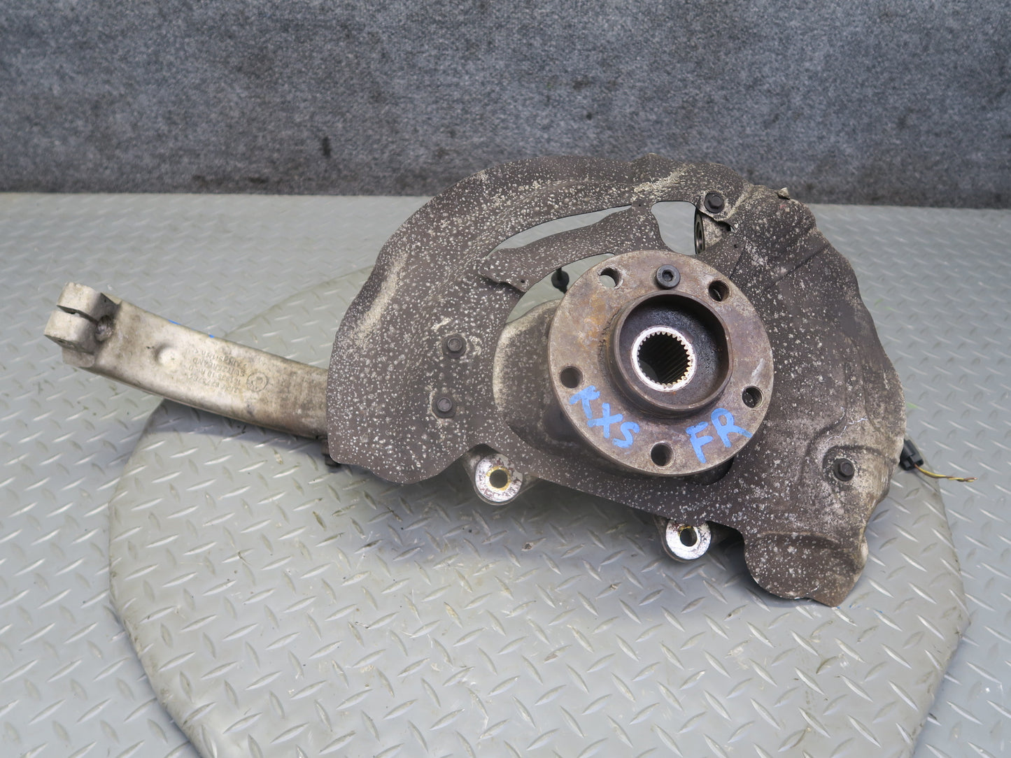 2008-2014 BMW E70 E71 X6M AWD Front Right Spindle Knuckle Wheel Hub Bearing