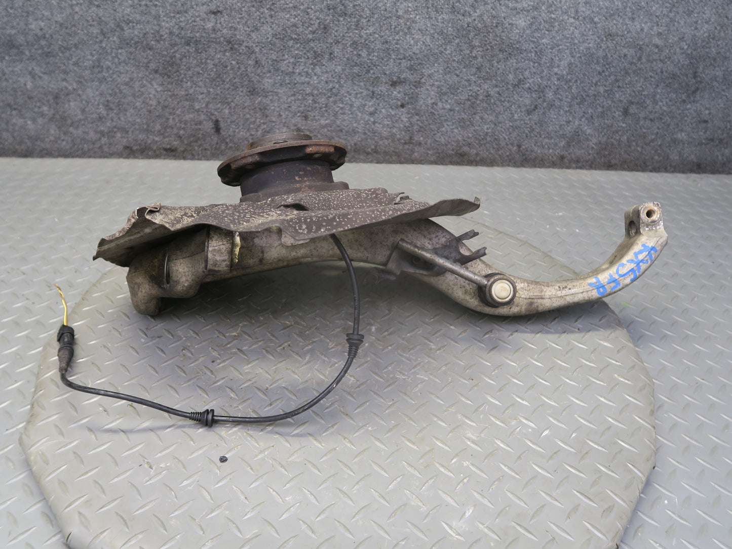 2008-2014 BMW E70 E71 X6M AWD Front Right Spindle Knuckle Wheel Hub Bearing