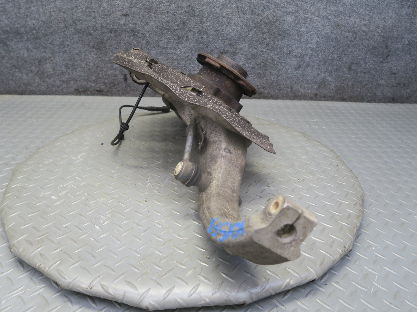 2008-2014 BMW E70 E71 X6M AWD Front Right Spindle Knuckle Wheel Hub Bearing